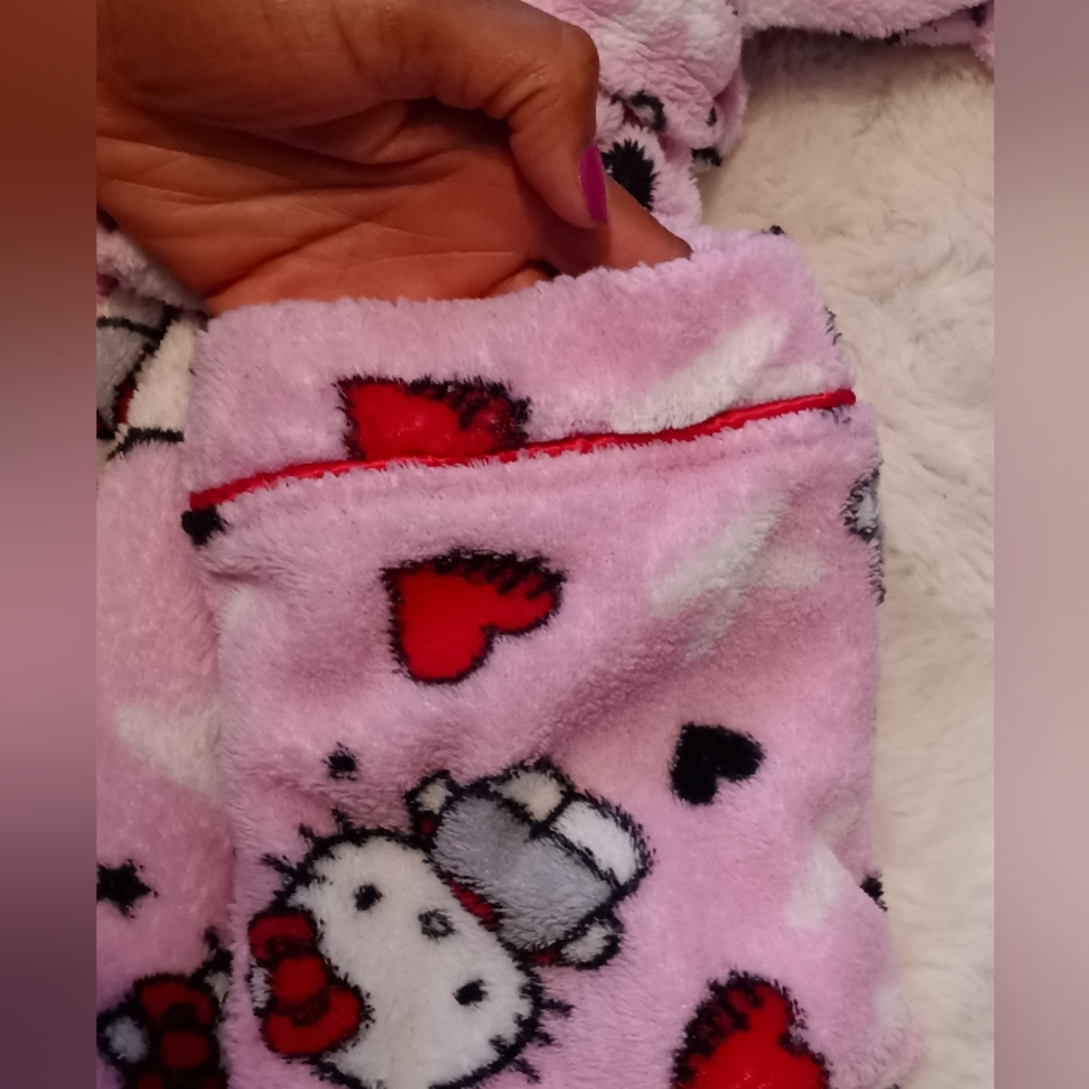 Hello Kitty Robe - Picture 3 of 6